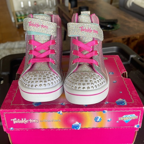 Sketchers Twinkle Toes Iridescent Sneakers LIGHT UPS - Picture 2 of 3